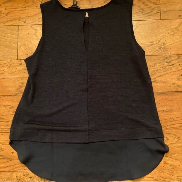Banana Republic sleeveless top, women’s size petite sm - Picture 3 of 4
